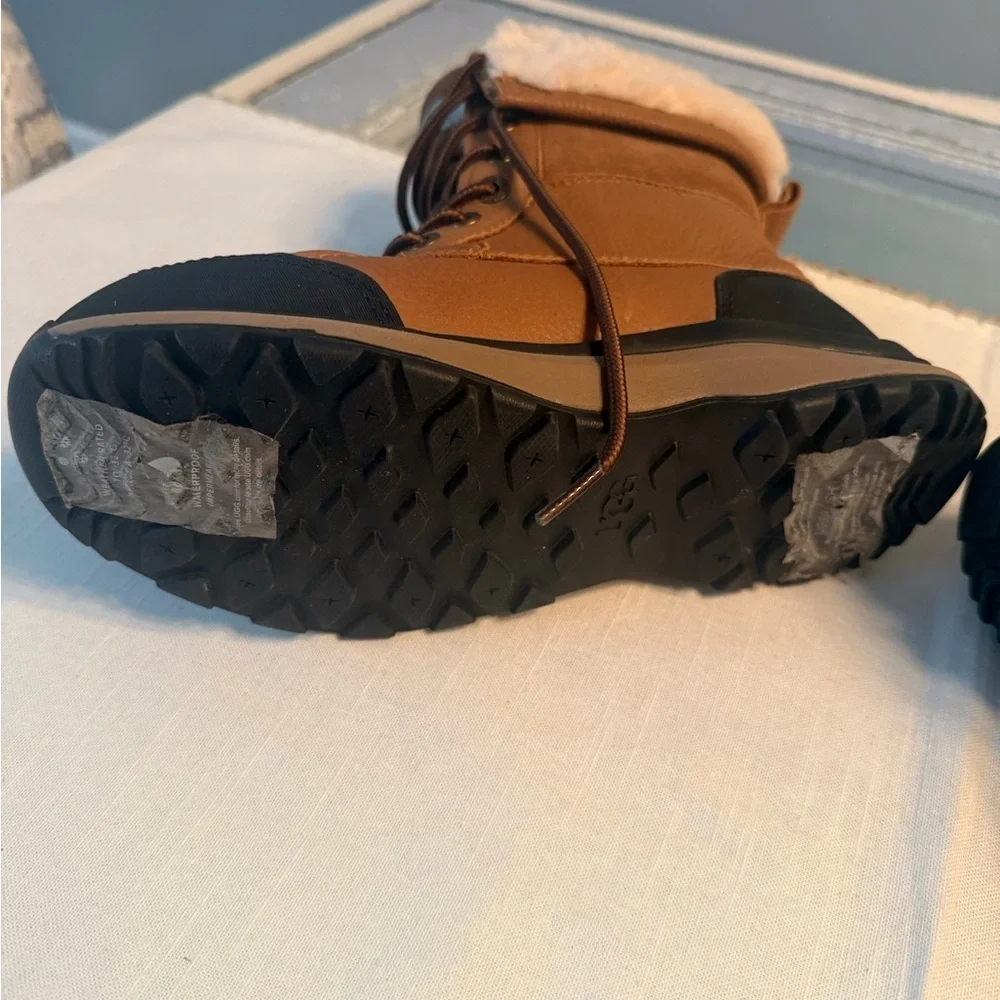 UGG Women's Adirondack IlI Boots Brand NEW size 6